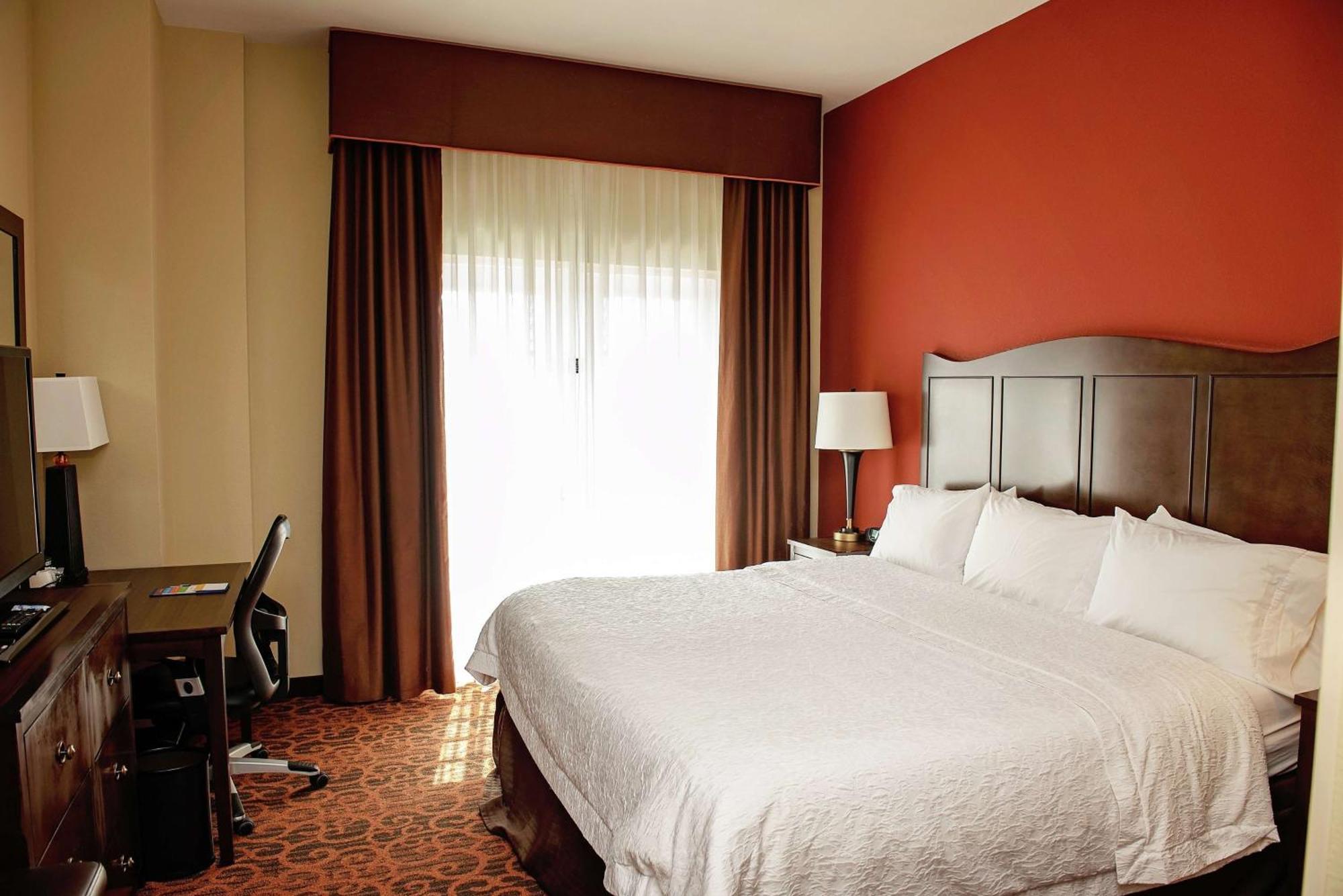 Hampton & Hotel