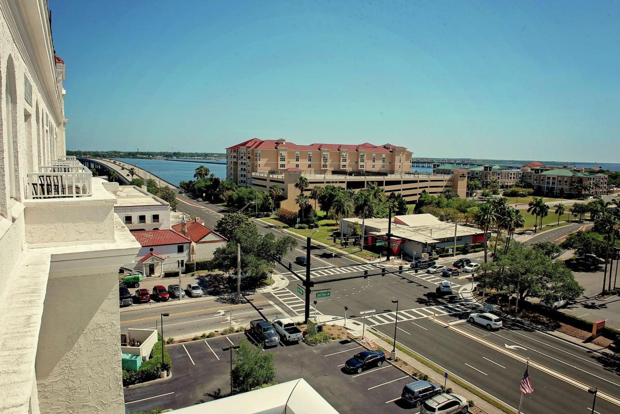 Hotel Hampton &
